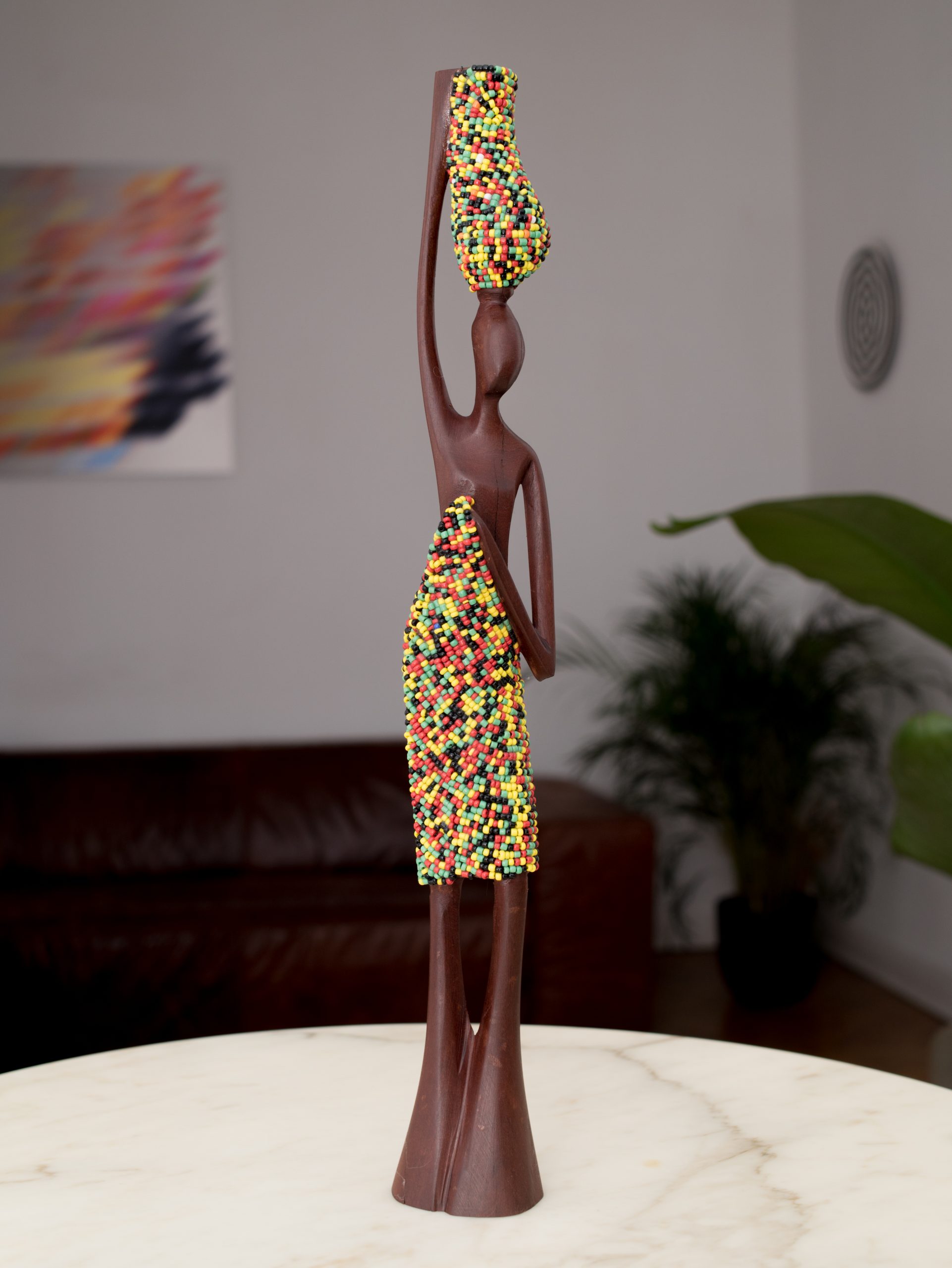 Statuette africaine marron en pagne court